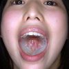 童顔美少女がお口の中に射精された溢れ出るザーメンを完全に飲み干すごっくん動画